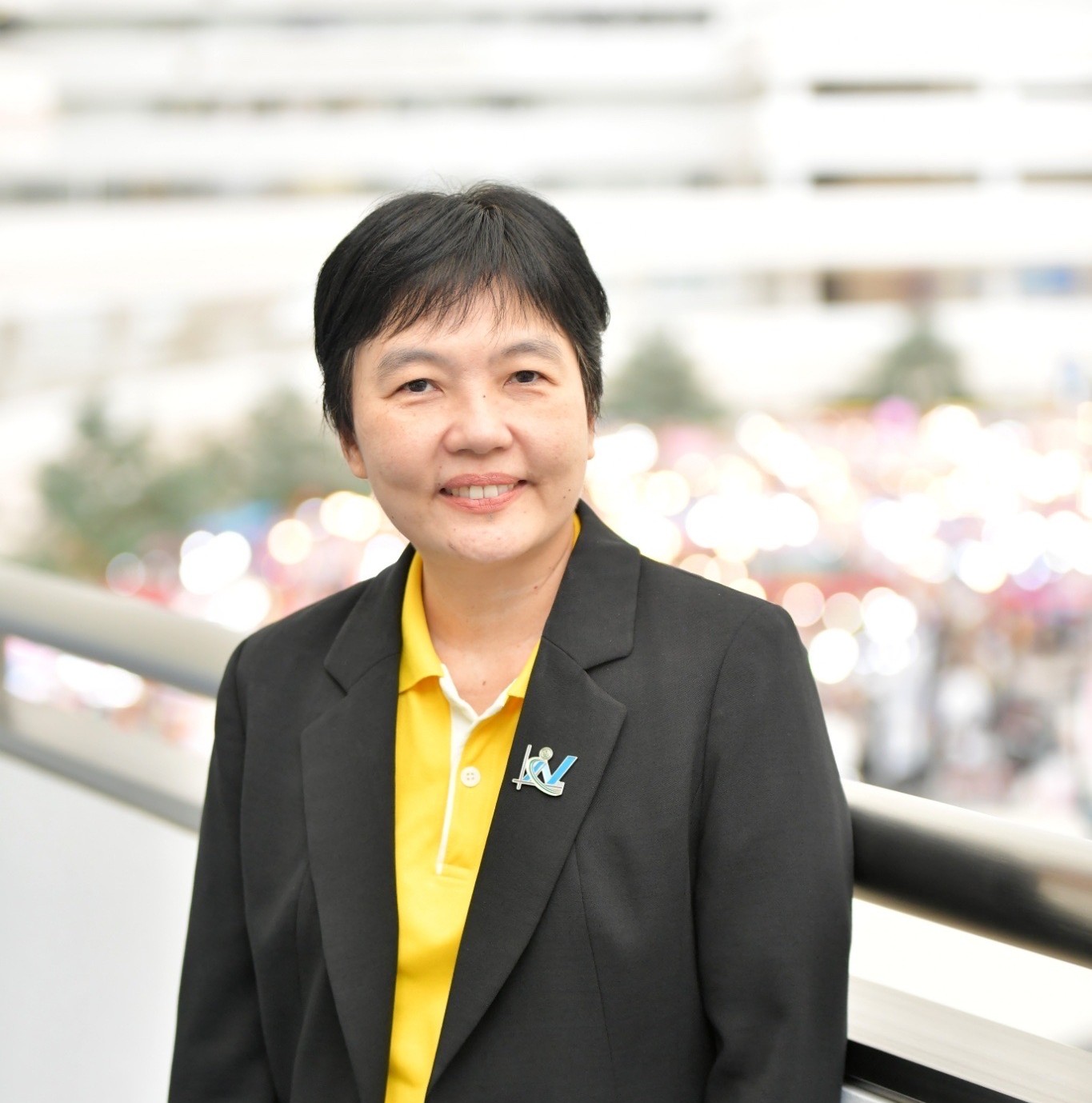 นางสาวอาภาพร อมรธรรม